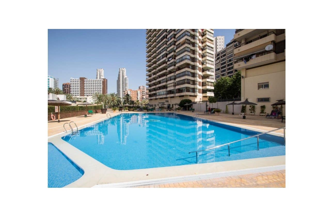 1 soveværelse Strandlejlighed til salg i Benidorm med swimmingpool - € 199.000 (Ref: 9569101)
