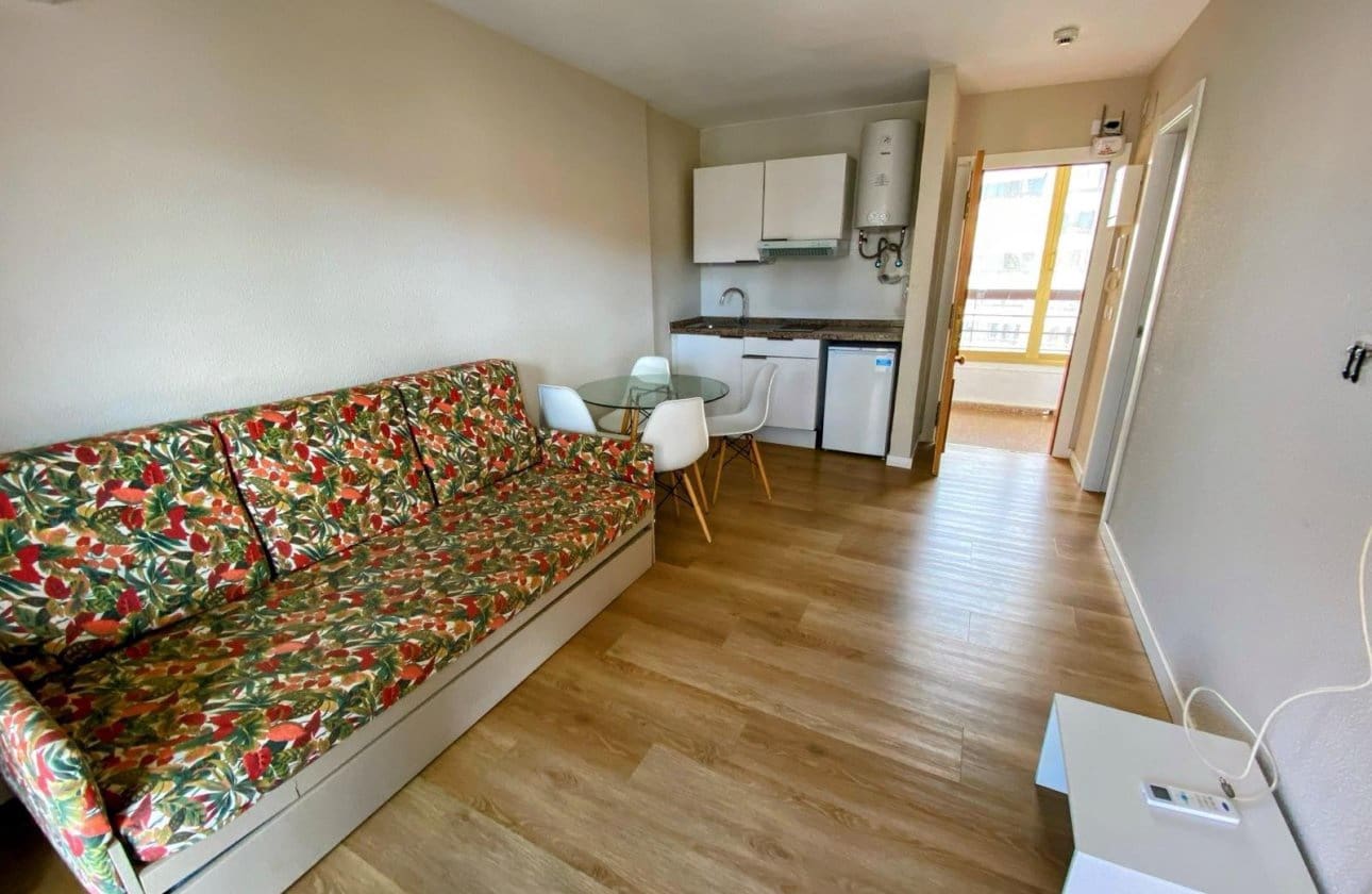 1 soveværelse Strandlejlighed til salg i Benidorm med swimmingpool - € 199.000 (Ref: 9569101)