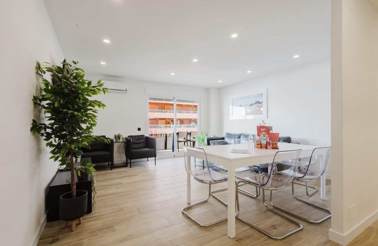 3 soverom Strandleiligheter til salgs i Torrevieja med svømmebasseng - € 289 000 (Ref: 9569105)