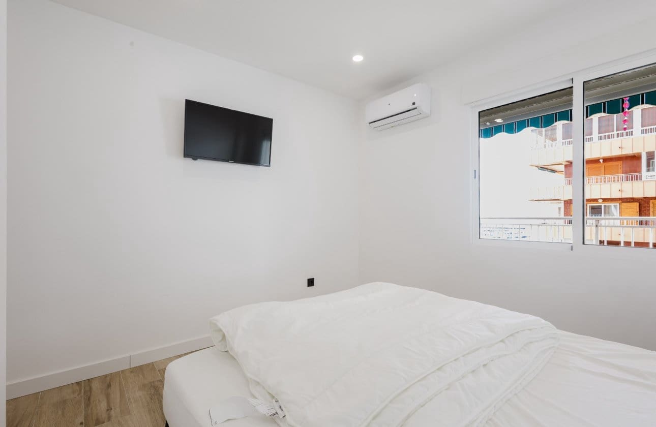 3 soverom Strandleiligheter til salgs i Torrevieja med svømmebasseng - € 289 000 (Ref: 9569105)