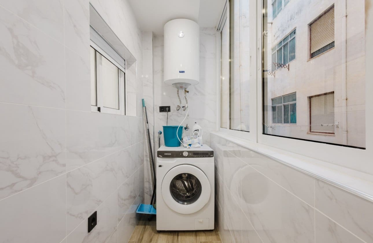 3 soverom Strandleiligheter til salgs i Torrevieja med svømmebasseng - € 289 000 (Ref: 9569105)