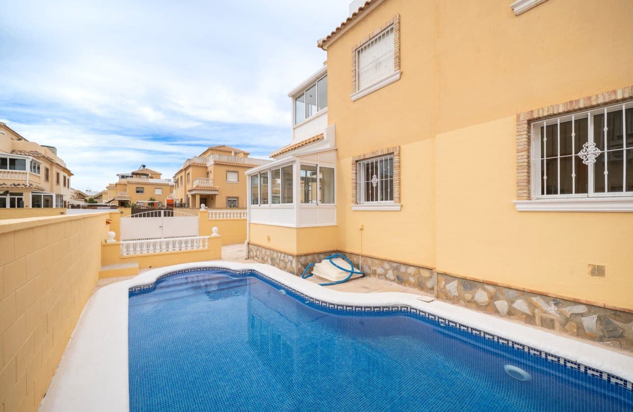 3 slaapkamer Huis te koop in Ciudad Quesada met zwembad - € 289.000 (Ref: 9576267)