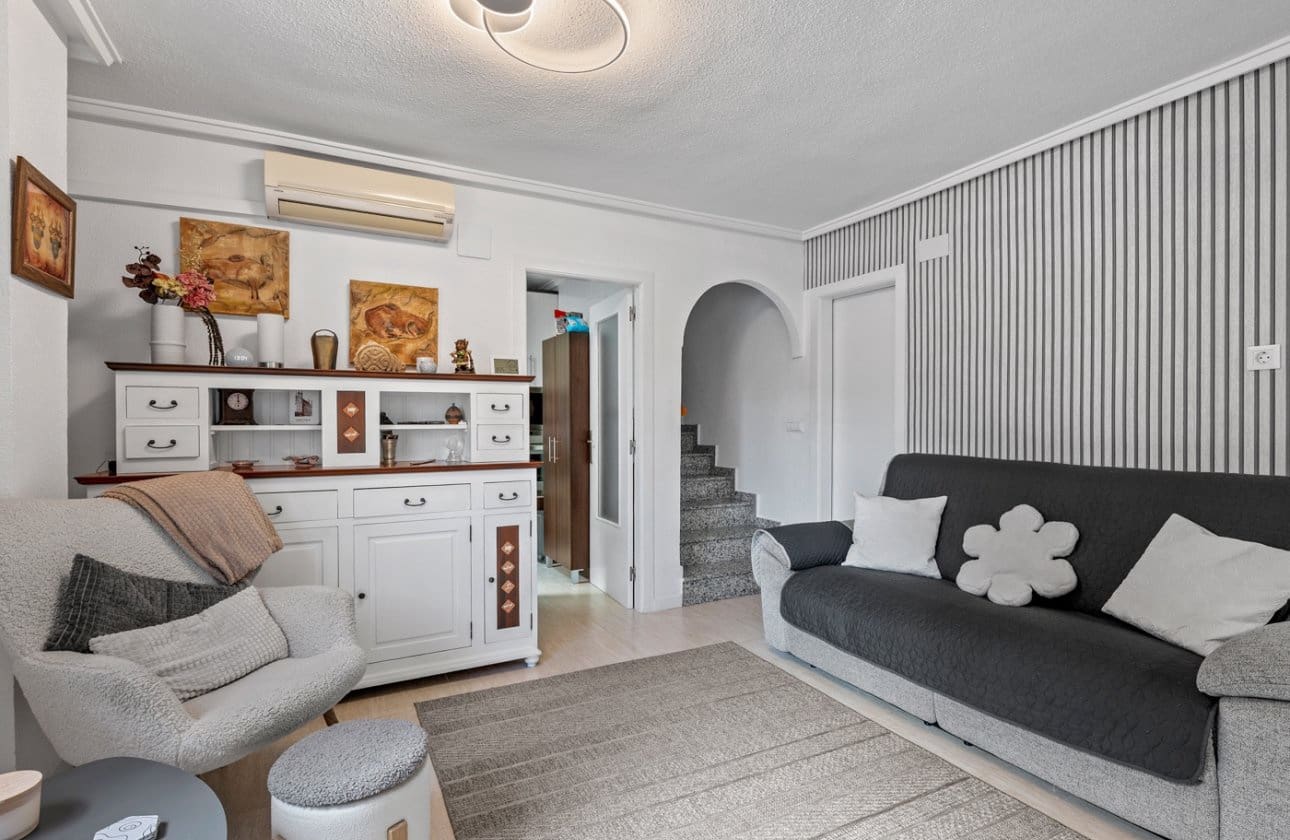 5 soveværelse Lejlighed til salg i Ciudad Quesada med swimmingpool - € 276.000 (Ref: 9583114)