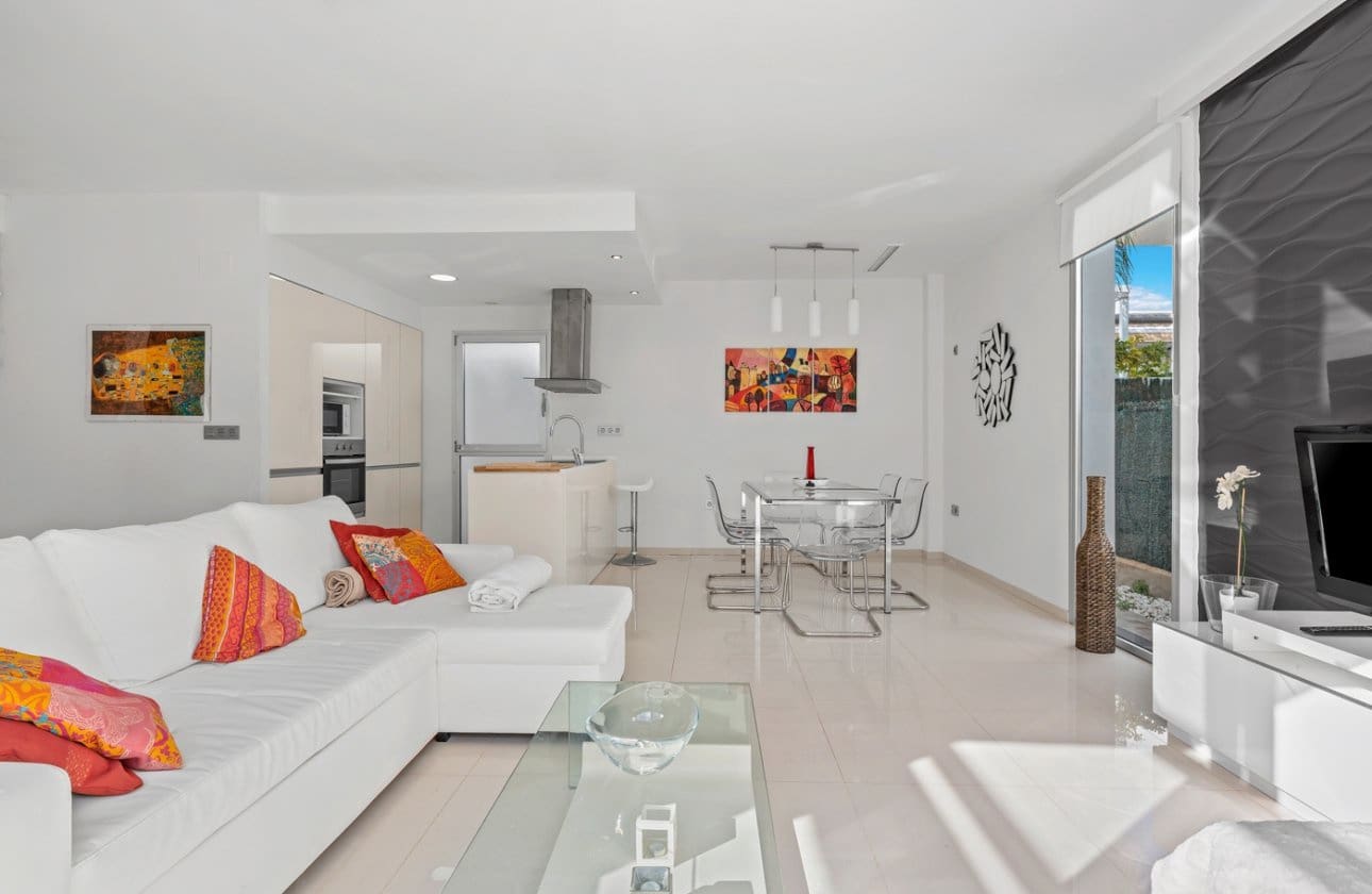 3 makuuhuone Huvila myytävänä paikassa Ciudad Quesada mukana uima-altaan - 425 000 € (Ref: 9583115)