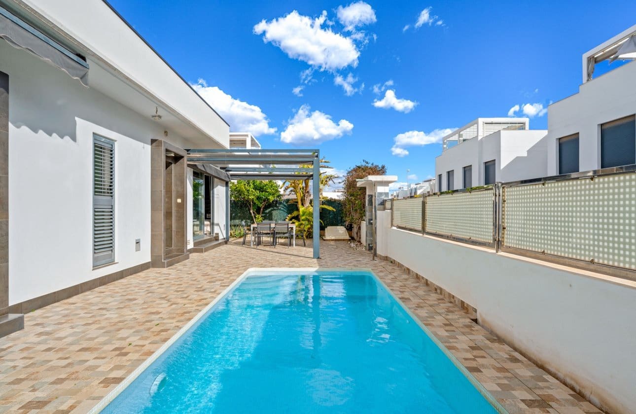 3 makuuhuone Huvila myytävänä paikassa Ciudad Quesada mukana uima-altaan - 425 000 € (Ref: 9583115)