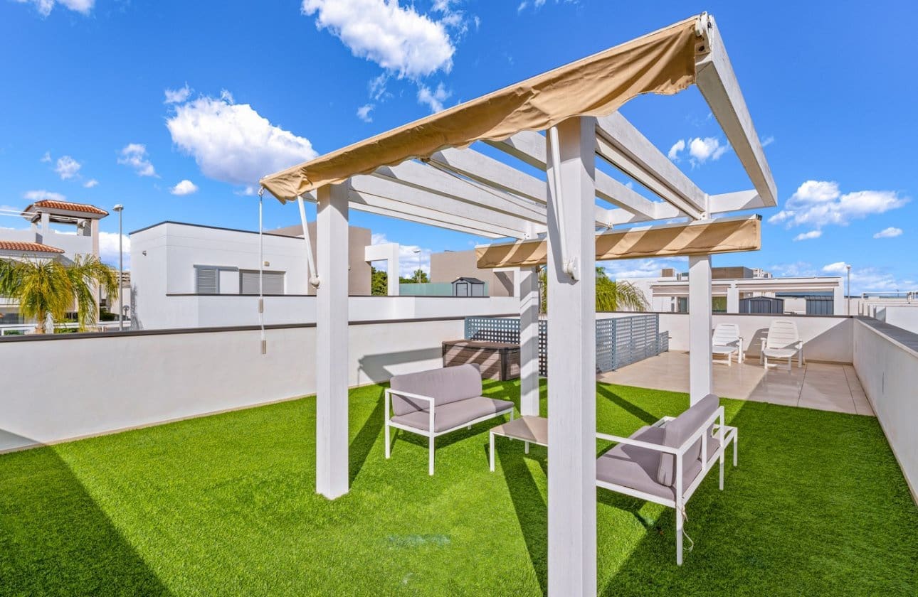 3 makuuhuone Huvila myytävänä paikassa Ciudad Quesada mukana uima-altaan - 425 000 € (Ref: 9583115)