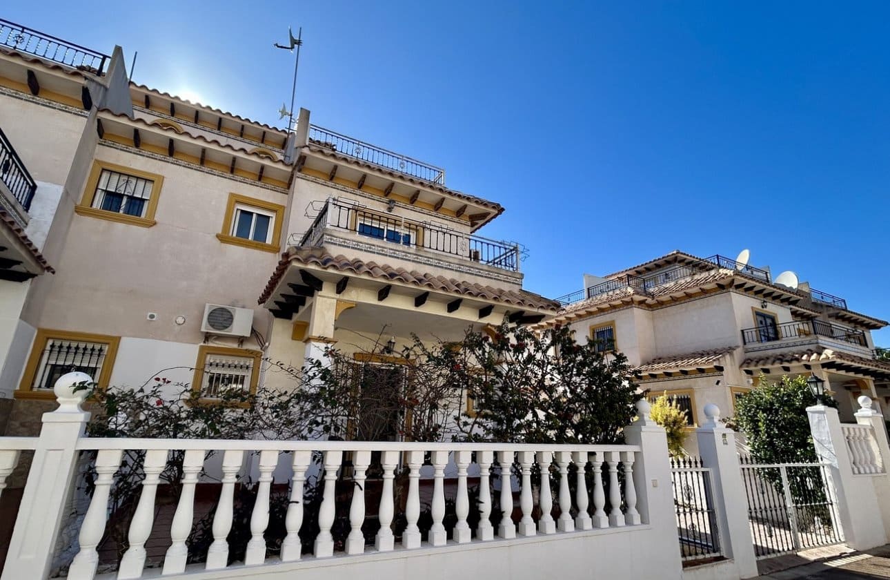 2 slaapkamer Huis te koop in Cabo Roig met zwembad - € 240.000 (Ref: 9583116)
