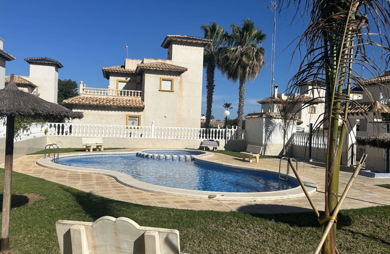 2 slaapkamer Huis te koop in Cabo Roig met zwembad - € 240.000 (Ref: 9583116)