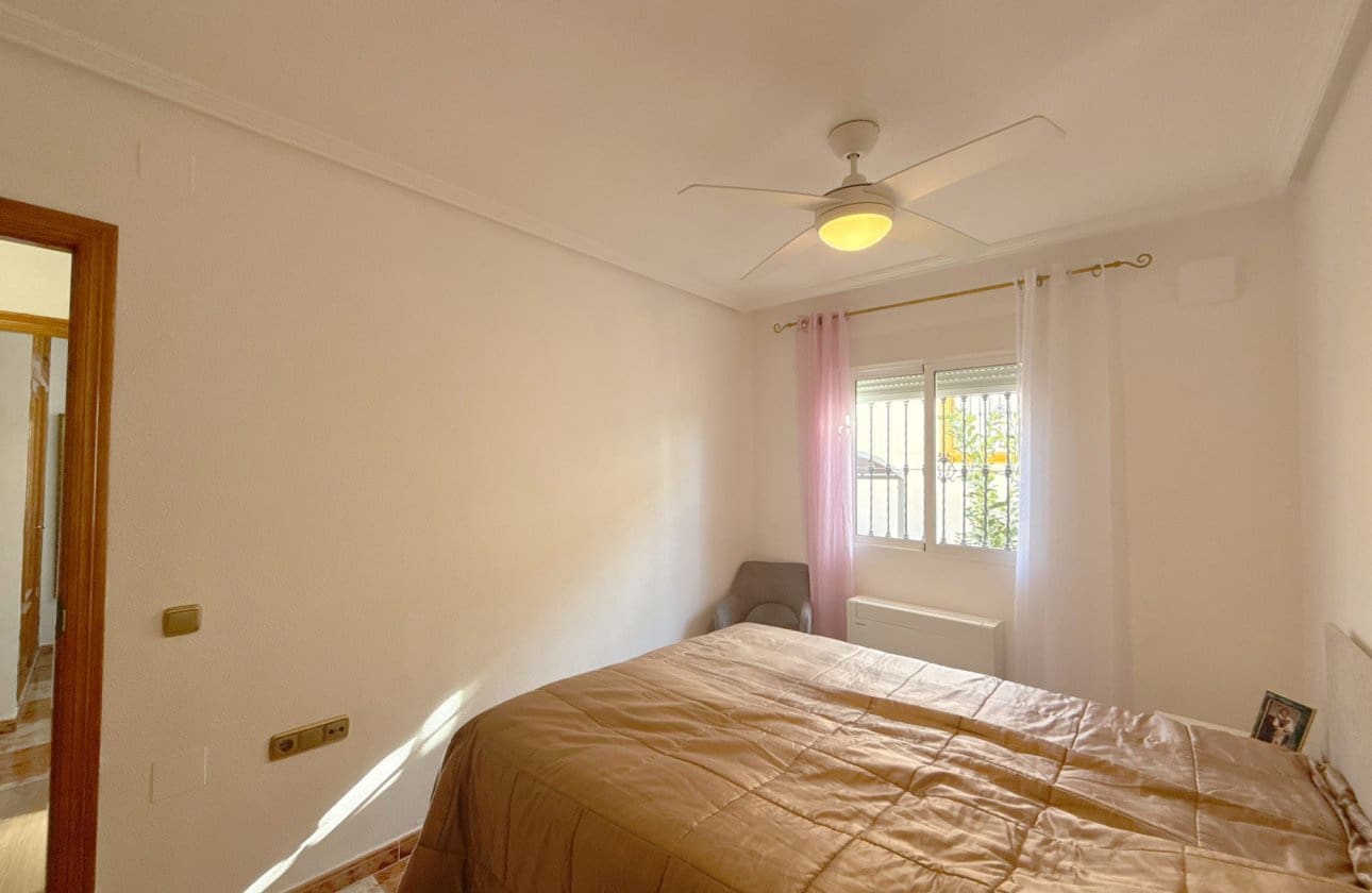 2 slaapkamer Bungalow te koop in Cabo Roig met zwembad - € 184.950 (Ref: 9591927)