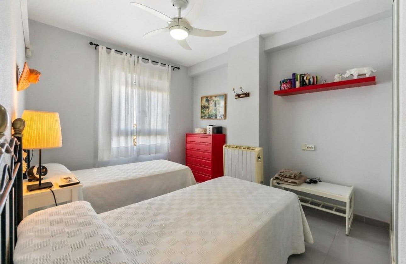 Apartamento de 3 habitaciones en Orihuela Costa en venta con piscina - 240.000 € (Ref: 9591931)