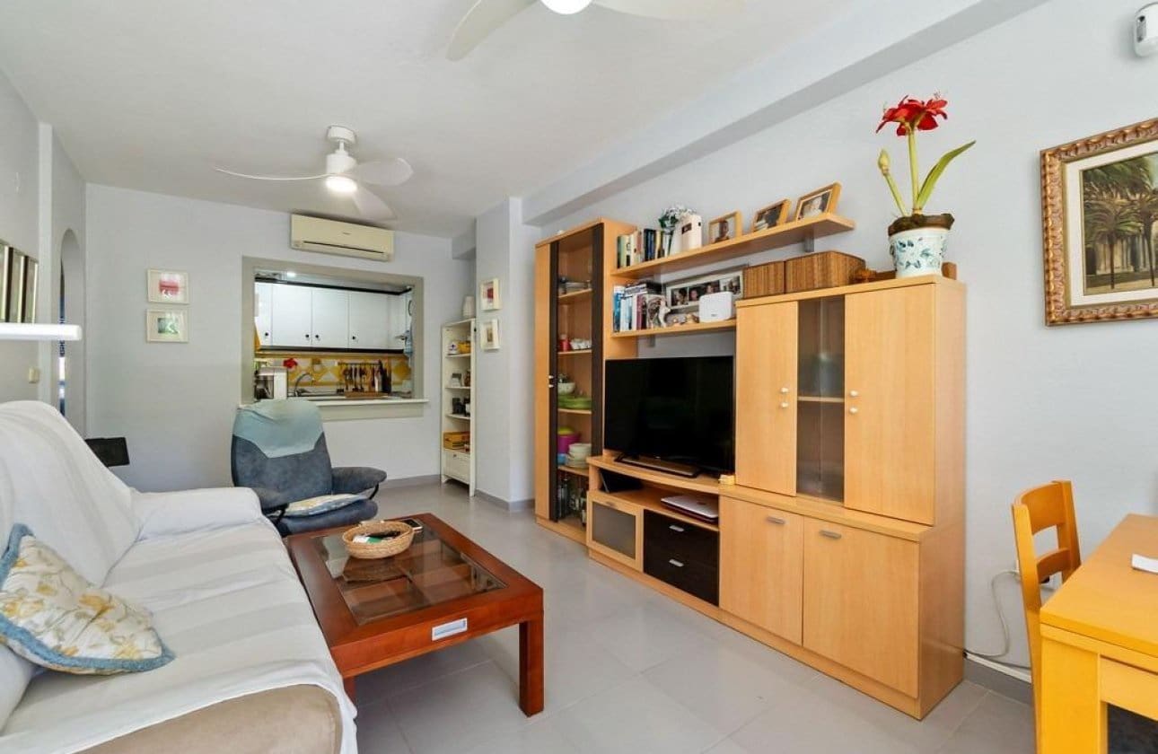 Apartamento de 3 habitaciones en Orihuela Costa en venta con piscina - 240.000 € (Ref: 9591931)