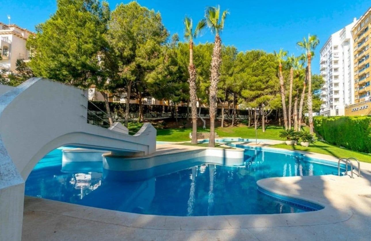 Apartamento de 3 habitaciones en Orihuela Costa en venta con piscina - 240.000 € (Ref: 9591931)