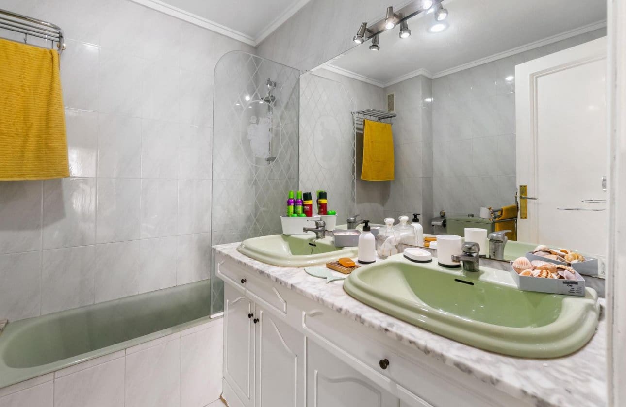 4 chambre Appartement à vendre à Torrevieja - 499 000 € (Ref: 9608334)