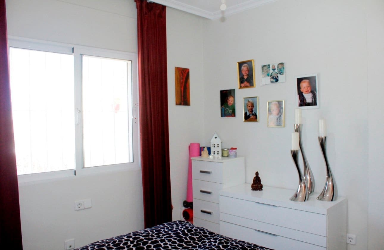 3 soverom Hus til salgs i Orihuela Costa med svømmebasseng - € 239 000 (Ref: 9619668)