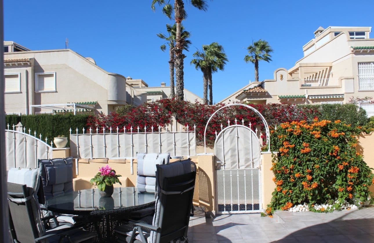 3 soverom Hus til salgs i Orihuela Costa med svømmebasseng - € 239 000 (Ref: 9619668)