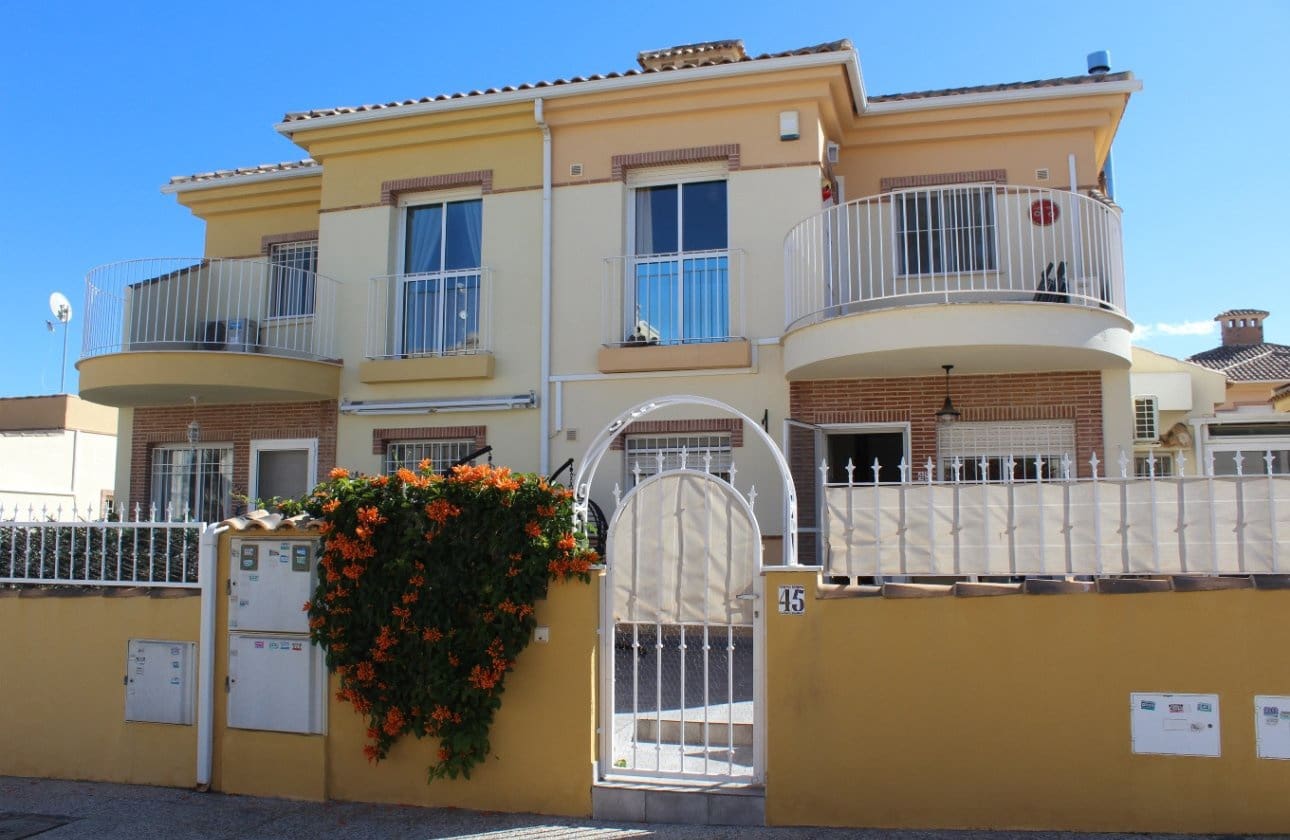 3 soverom Hus til salgs i Orihuela Costa med svømmebasseng - € 239 000 (Ref: 9619668)