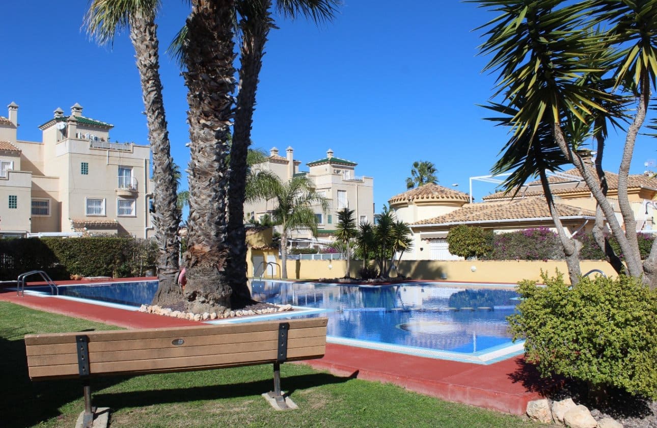 3 soverom Hus til salgs i Orihuela Costa med svømmebasseng - € 239 000 (Ref: 9619668)