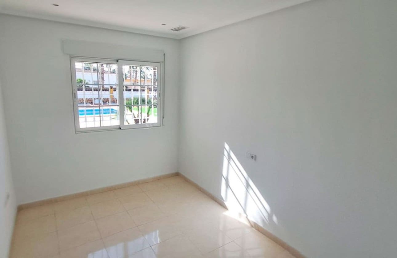 3 bedroom Villa for sale in Catral with pool - € 430,000 (Ref: 9619670)