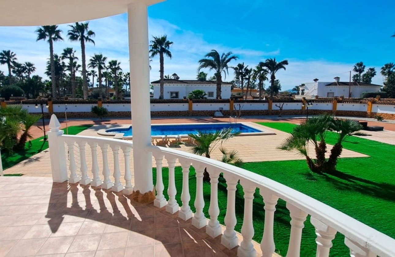 3 bedroom Villa for sale in Catral with pool - € 430,000 (Ref: 9619670)