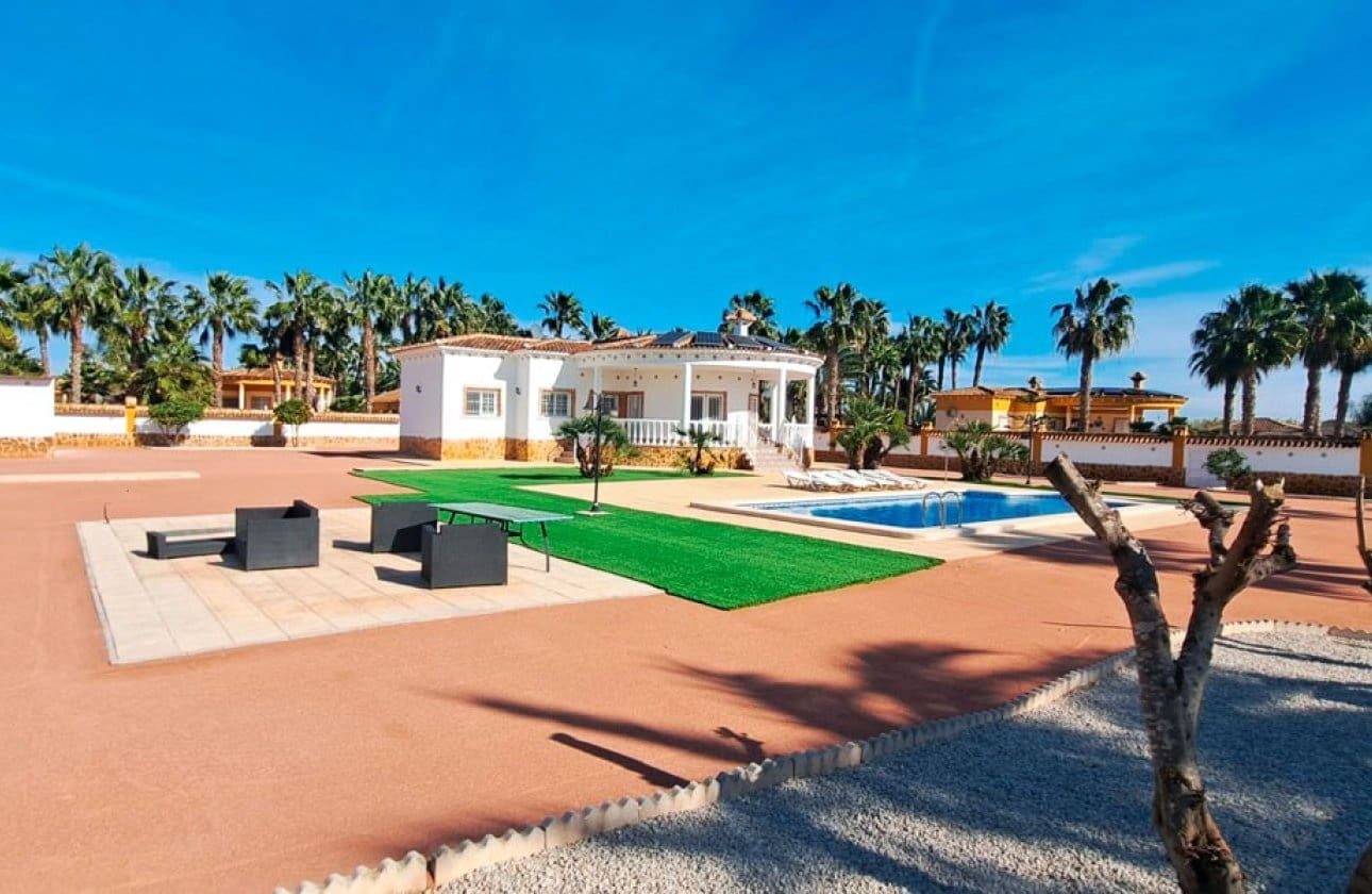 3 bedroom Villa for sale in Catral with pool - € 430,000 (Ref: 9619670)