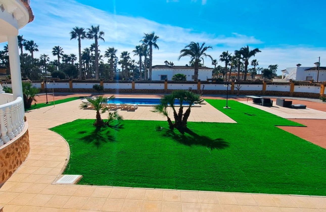 3 bedroom Villa for sale in Catral with pool - € 430,000 (Ref: 9619670)