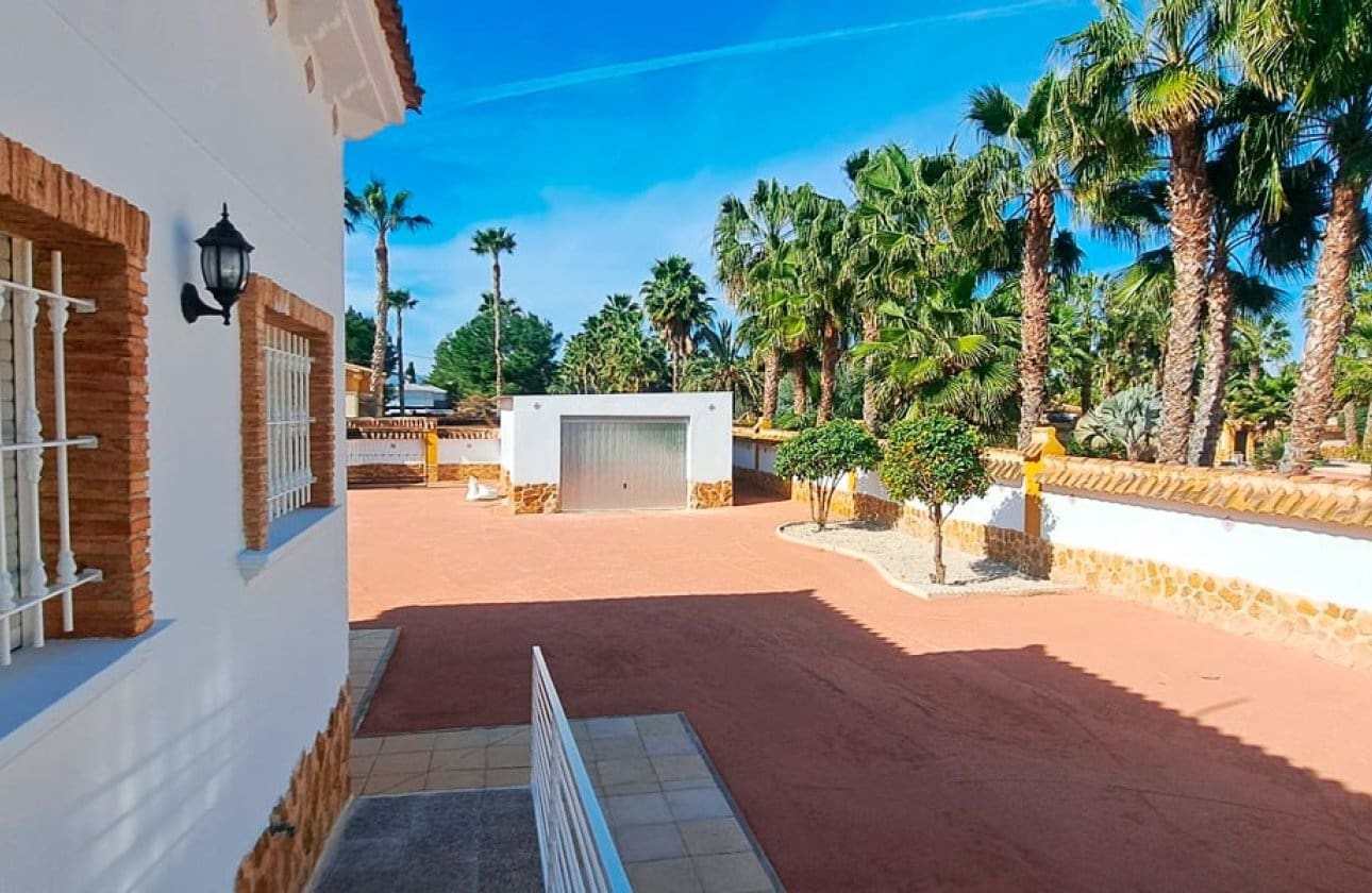 3 bedroom Villa for sale in Catral with pool - € 430,000 (Ref: 9619670)