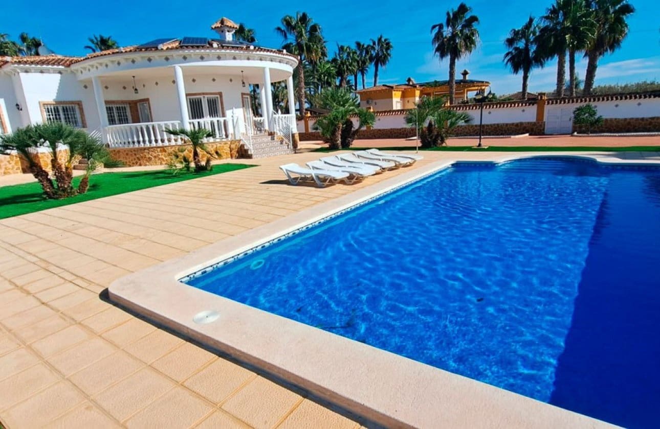 3 bedroom Villa for sale in Catral with pool - € 430,000 (Ref: 9619670)