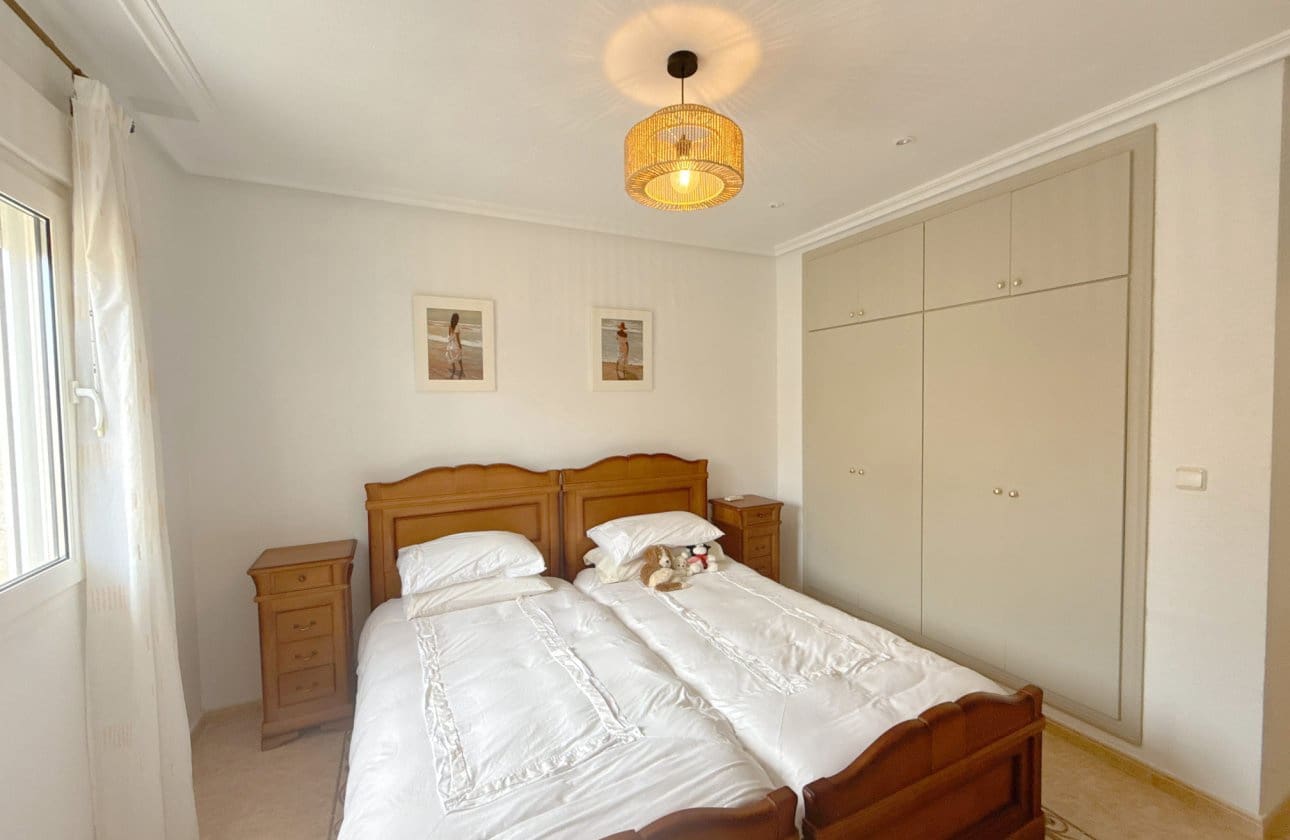 Casa de 2 habitaciones en La Zenia en venta con piscina - 249.950 € (Ref: 9619672)