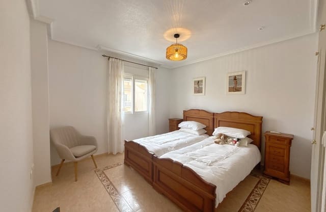 2 soverom Hus til salgs i La Zenia, Orihuela med svømmebasseng - € 249 950 (Ref: 9619672)