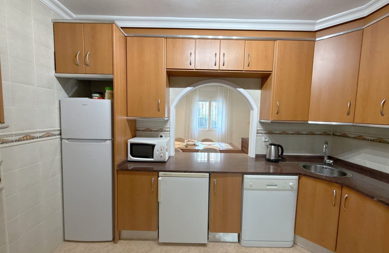 Casa de 2 habitaciones en La Zenia en venta con piscina - 249.950 € (Ref: 9619672)