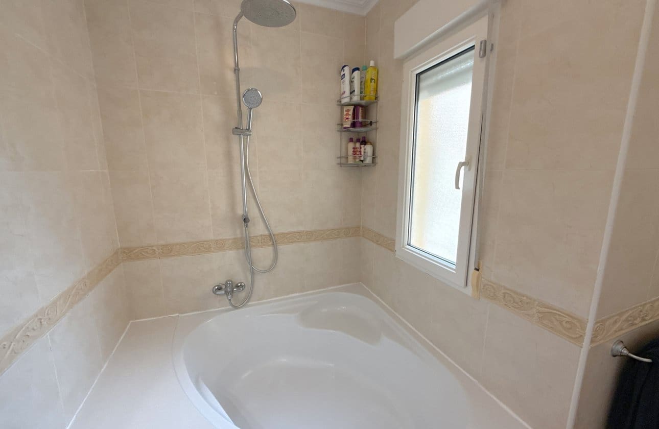 Casa de 2 habitaciones en La Zenia en venta con piscina - 249.950 € (Ref: 9619672)