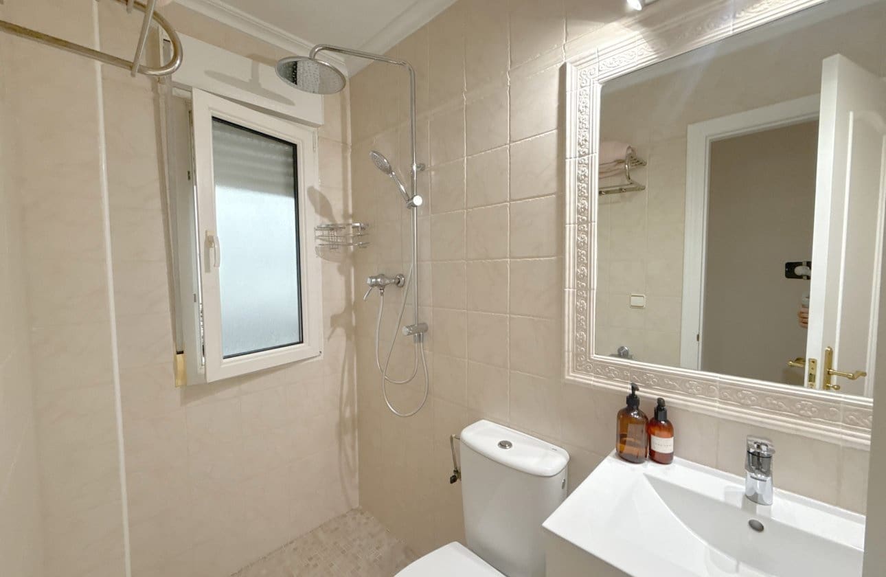 Casa de 2 habitaciones en La Zenia en venta con piscina - 249.950 € (Ref: 9619672)