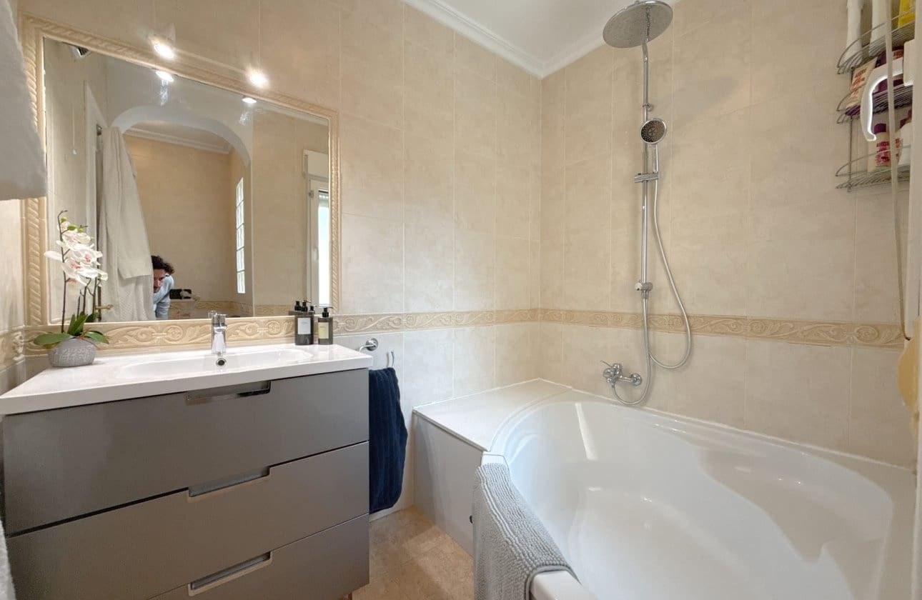 Casa de 2 habitaciones en La Zenia en venta con piscina - 249.950 € (Ref: 9619672)