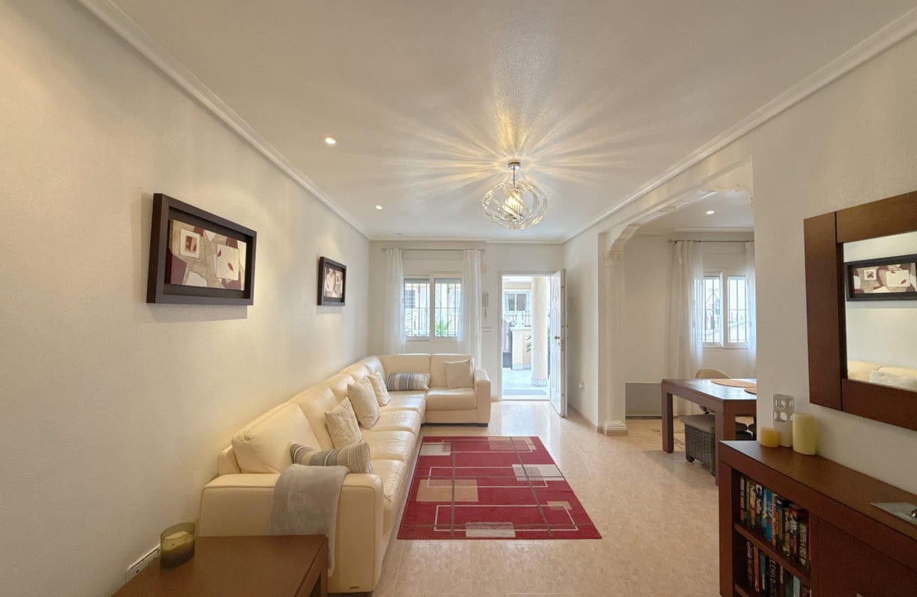 Casa de 2 habitaciones en La Zenia en venta con piscina - 249.950 € (Ref: 9619672)