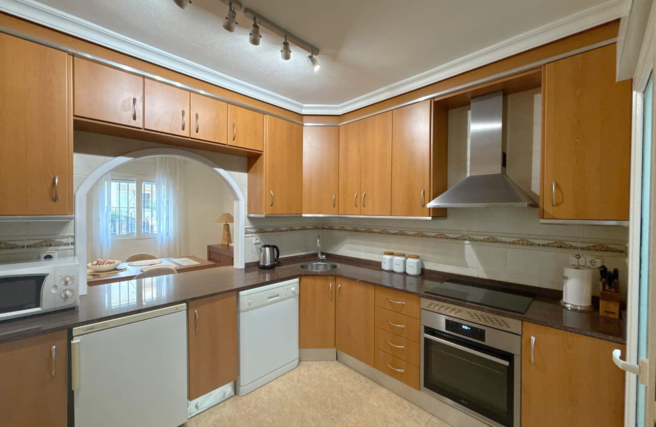 Casa de 2 habitaciones en La Zenia en venta con piscina - 249.950 € (Ref: 9619672)