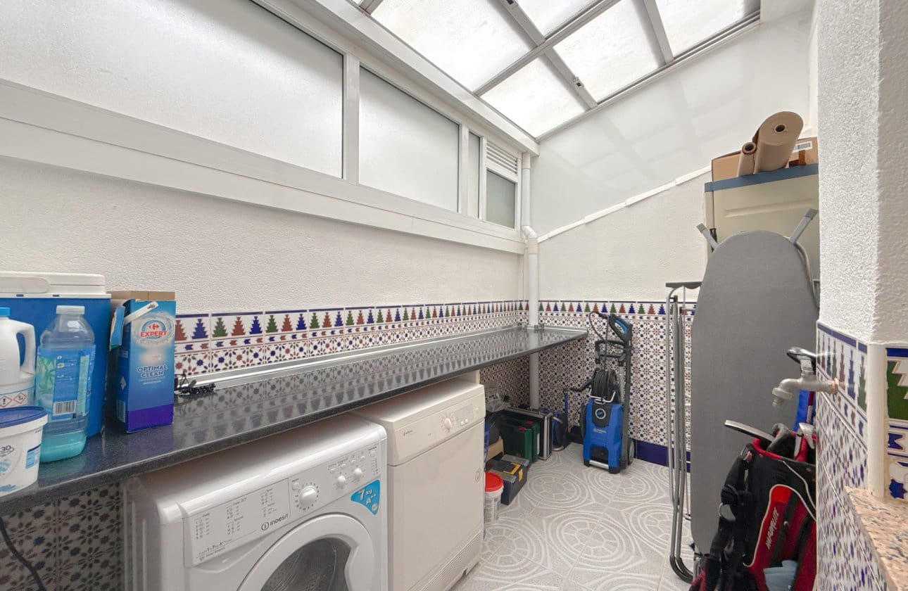 Casa de 2 habitaciones en La Zenia en venta con piscina - 249.950 € (Ref: 9619672)