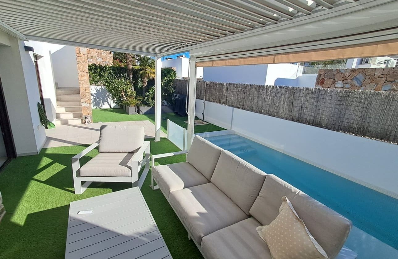 3 chambre Villa/Maison à vendre à Cabo Roig avec piscine - 360 000 € (Ref: 9627506)