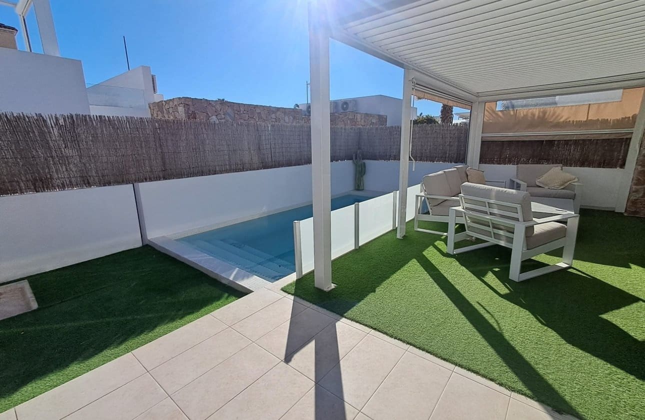 3 chambre Villa/Maison à vendre à Cabo Roig avec piscine - 360 000 € (Ref: 9627506)