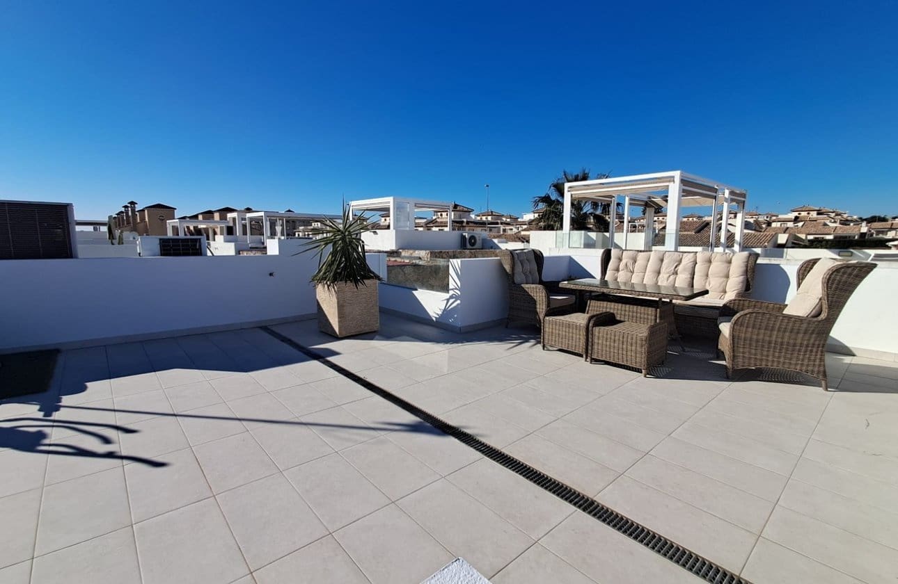 3 chambre Villa/Maison à vendre à Cabo Roig avec piscine - 360 000 € (Ref: 9627506)