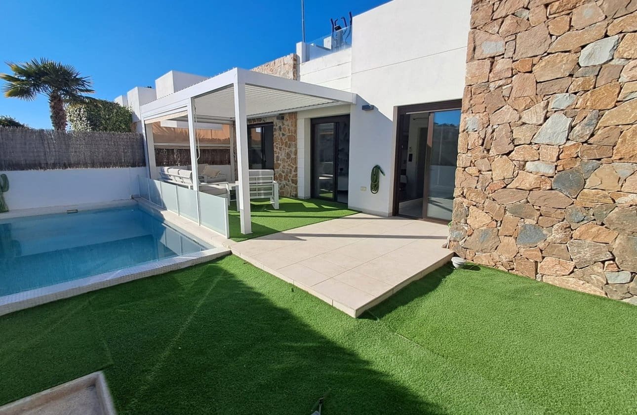 3 chambre Villa/Maison à vendre à Cabo Roig avec piscine - 360 000 € (Ref: 9627506)