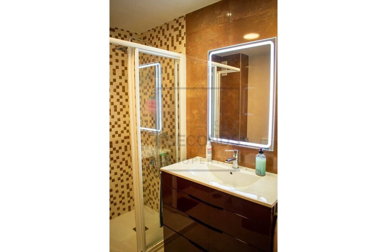 3 quarto Apartamento de Praia para venda em Torrevieja - 325 000 € (Ref: 9627508)