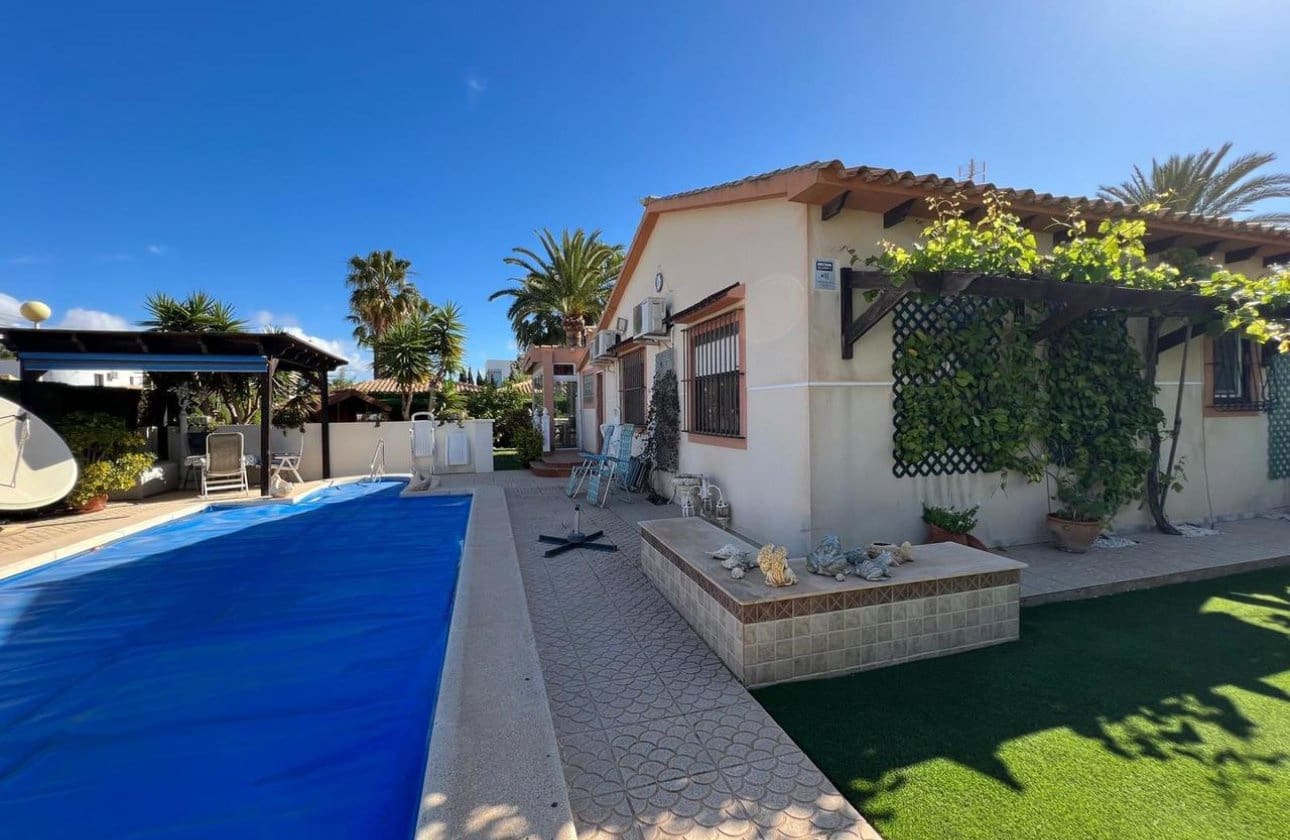 3 soverom Villa til salgs i Cabo Roig med svømmebasseng - € 790 000 (Ref: 9649772)