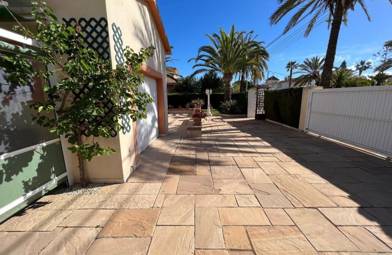 3 soverom Villa til salgs i Cabo Roig med svømmebasseng - € 790 000 (Ref: 9649772)