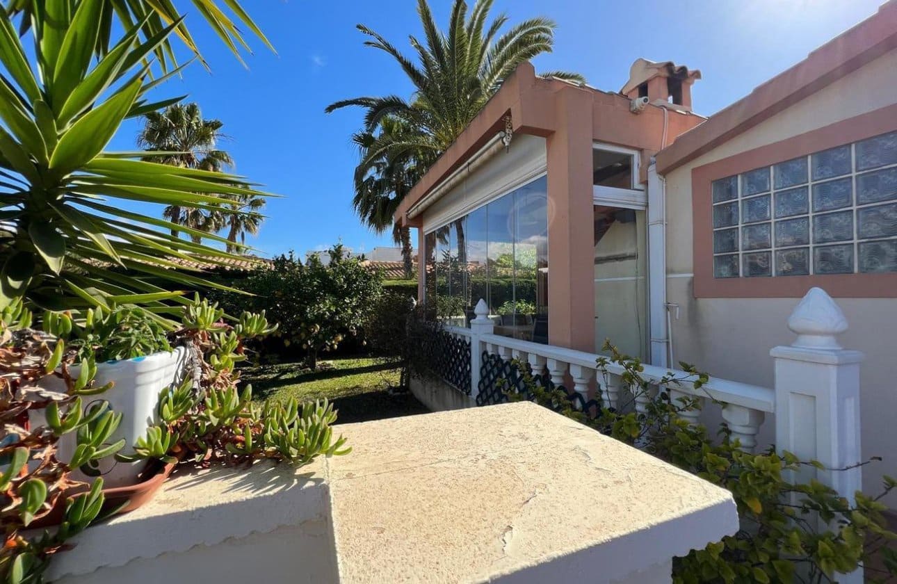 3 soverom Villa til salgs i Cabo Roig med svømmebasseng - € 790 000 (Ref: 9649772)