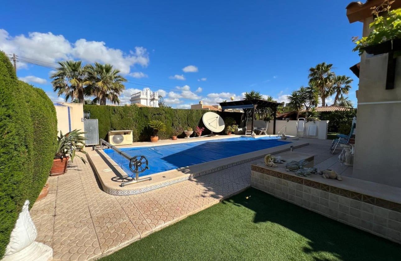 3 soverom Villa til salgs i Cabo Roig med svømmebasseng - € 790 000 (Ref: 9649772)