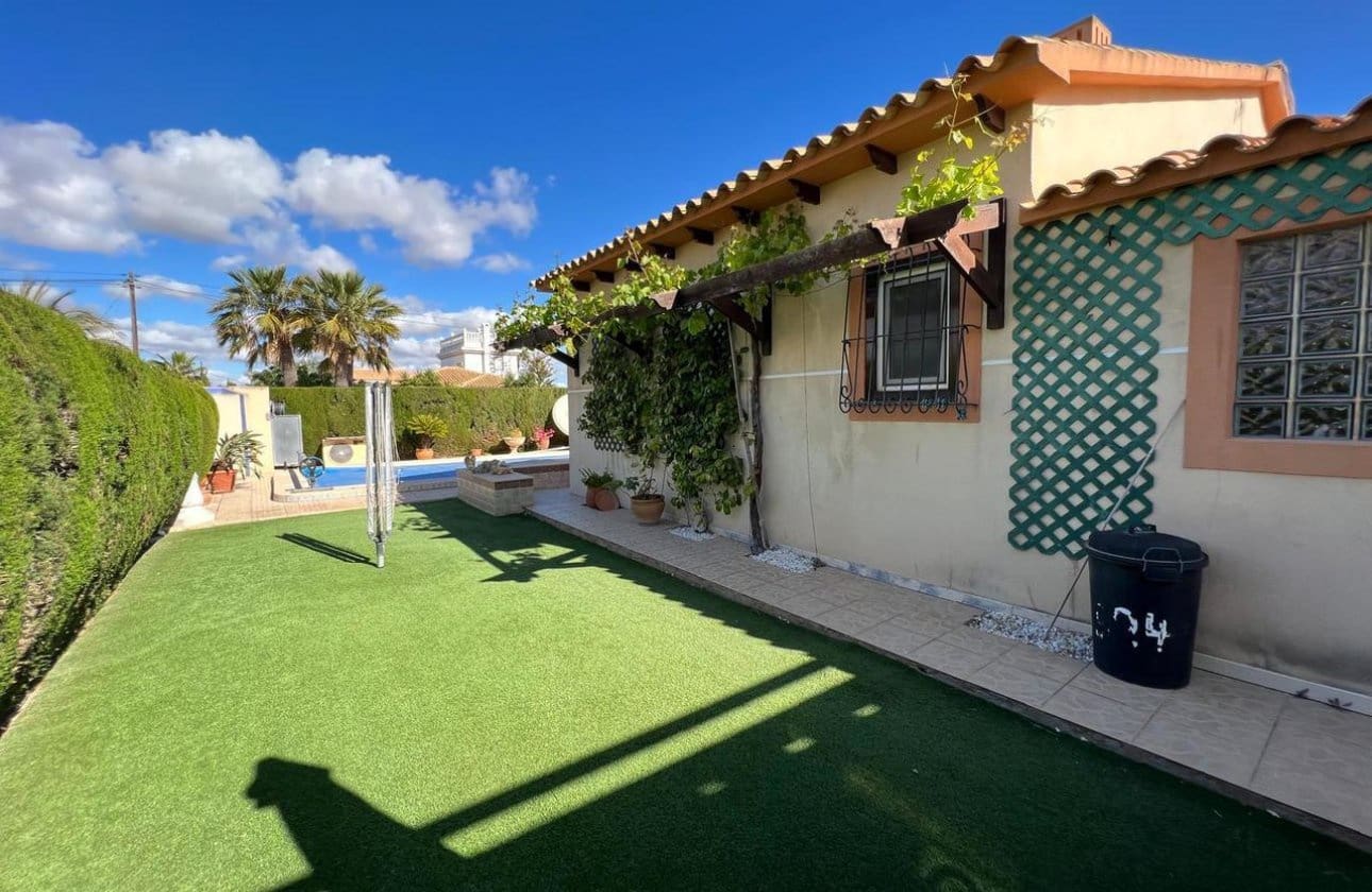 3 soverom Villa til salgs i Cabo Roig med svømmebasseng - € 790 000 (Ref: 9649772)