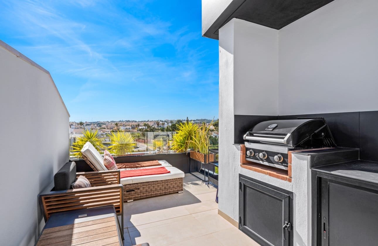 3 Zimmer Penthouse zu verkaufen in Villamartin mit Pool - 639.000 € (Ref: 9649774)