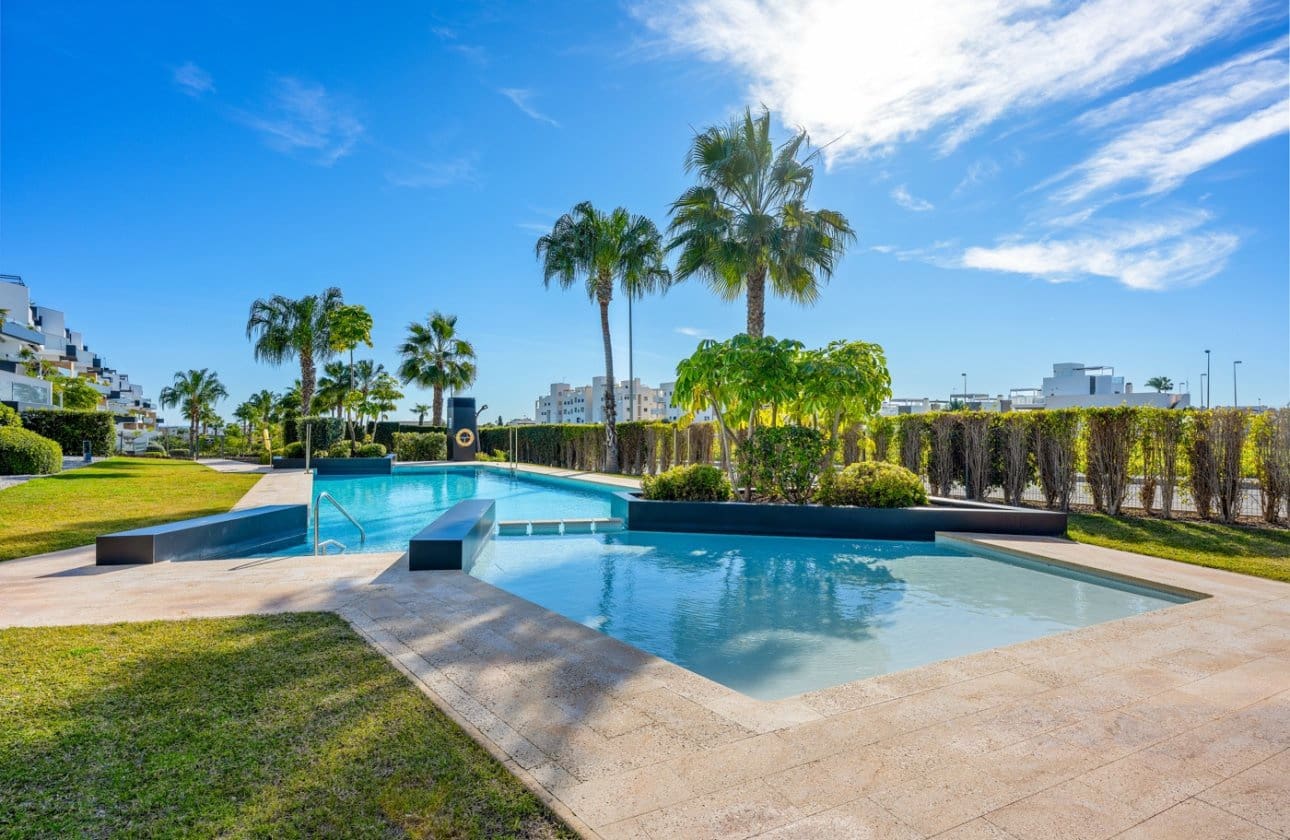 3 Zimmer Penthouse zu verkaufen in Villamartin mit Pool - 639.000 € (Ref: 9649774)