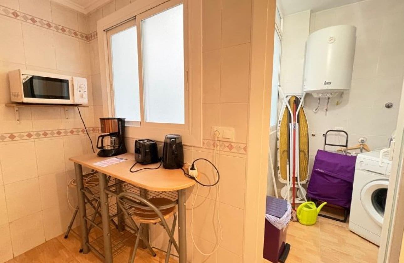 3 bedroom Beach Apartment for sale in Torrevieja - € 165,000 (Ref: 9649775)