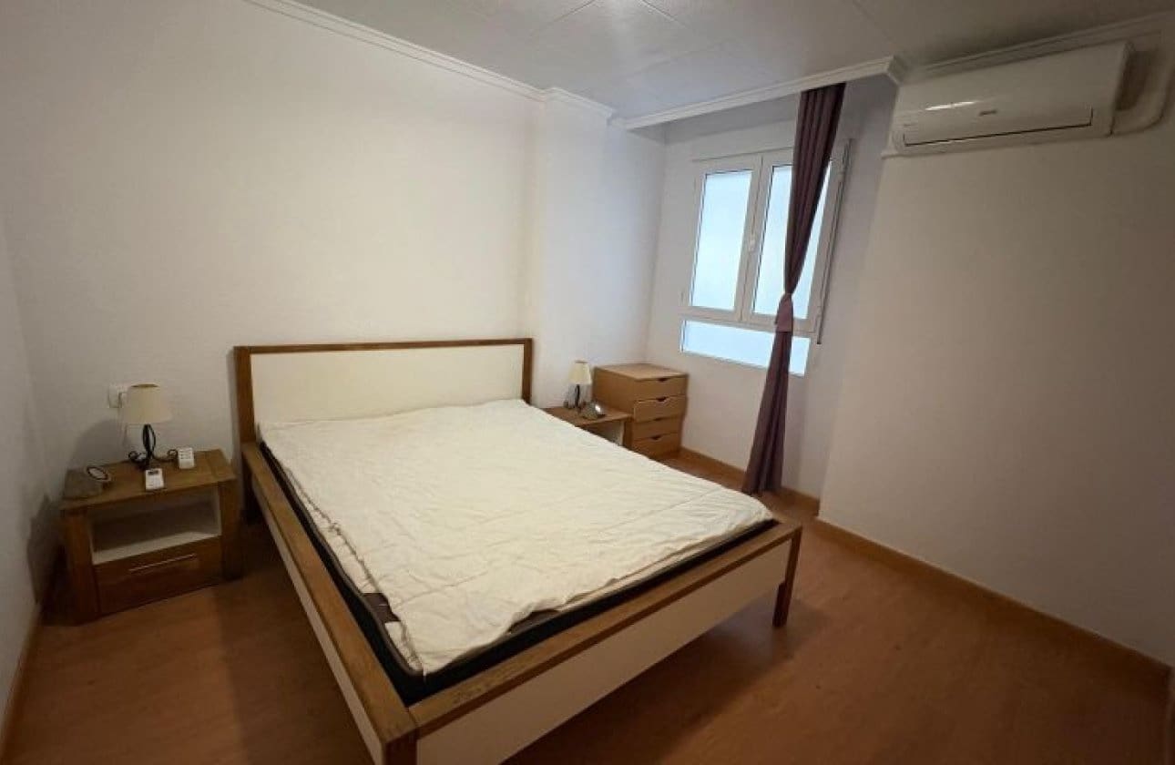 3 bedroom Beach Apartment for sale in Torrevieja - € 165,000 (Ref: 9649775)